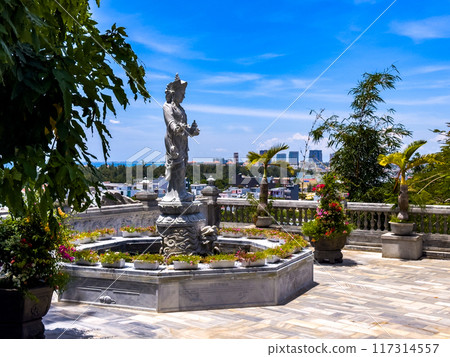 View of Marble Mountain cave and temple in Da Nang, Vietnam 117314557