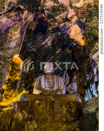 View of Marble Mountain cave and temple in Da Nang, Vietnam 117314594