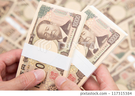 一疊新鈔票 117315384
