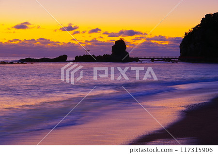 Scenery of Namitate Coast and Bentenjima in early winter with the waves crashing against the backdrop of the dawn sky Ver2 117315906