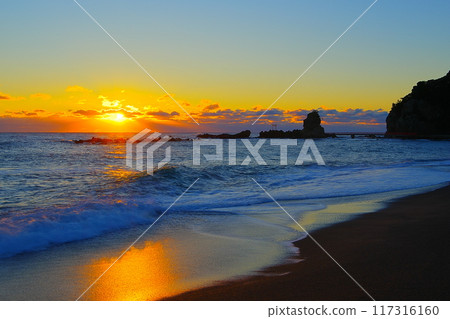 Scenery of Benten Island and sunrise on Namitate Coast, Iwaki City, Fukushima Prefecture Ver1 117316160