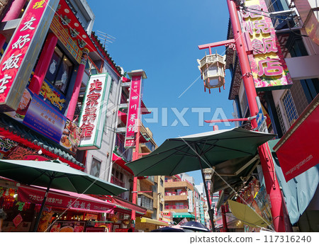 Kobe's Chinatown: Nankinmachi Streets 117316240