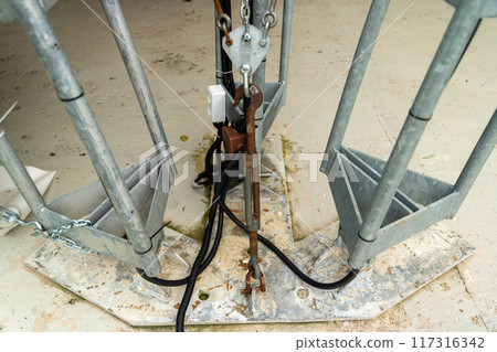 Connection mechanisms are secured to the ground with metal supports 117316342