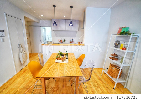 Kitchen with dining area - Compact house 117316723