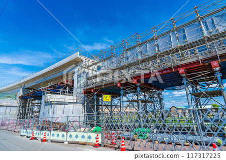 大阪市阪急千里線盛夏高架施工 117317225