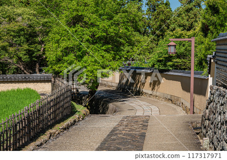 The back approach to Todaiji Temple's Nigatsudo Hall 117317971