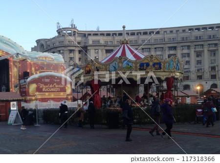 Christmas market in Bucharest, Romania 117318366