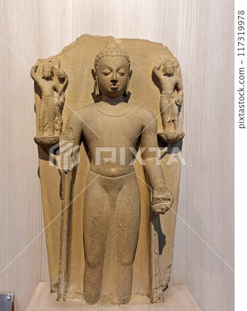 印度鹿野苑博物館展出的五世紀佛立像 117319978