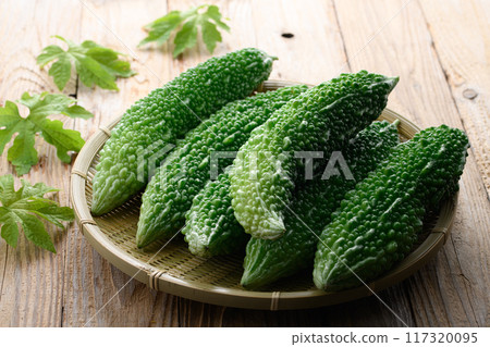 Summer vegetables: bitter melon 117320095