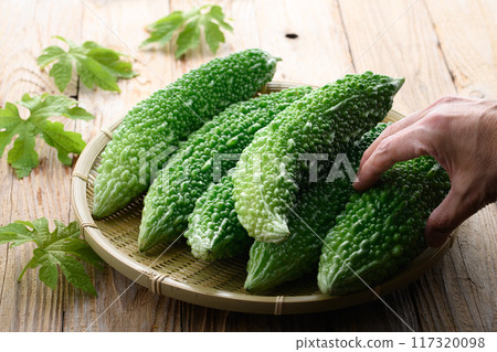 Summer vegetables: bitter melon 117320098
