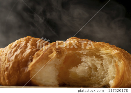 Bread, freshly baked bread, steam Bread, freshly baked bread, steam 117320178