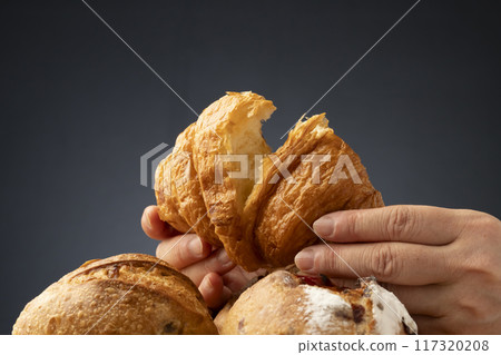 Bread, freshly baked bread, steam, breaking bread by hand Bread, freshly baked bread, steam, breaking bread by hand 117320208