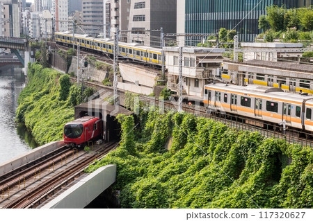 [Hijiri Bridge] Trains on the Sobu, Chuo and Marunouchi lines crossing the Kanda River Bridge 117320627