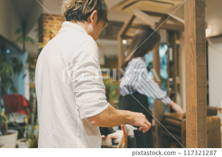 理髮師 美髮師 美女藝術家 117321287