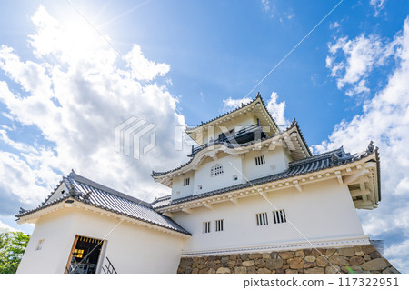 掛川城天守閣是日本第一座道地木造天守閣,是東海地區的名城 掛川城天守閣是日本第一座道地木造天守閣,是東海地區的名城 117322951