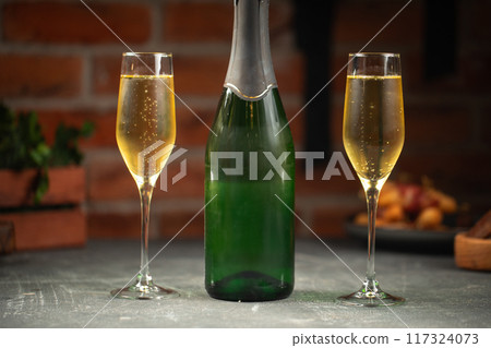 Bottle of champagne and two glasses 117324073