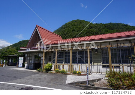 岡山縣三崎町因片上鐵道停產而保存下來的吉原車站大樓(推薦工業遺產) 岡山縣三崎町因片上鐵道停產而保存下來的吉原車站大樓(推薦工業遺產) 117324752