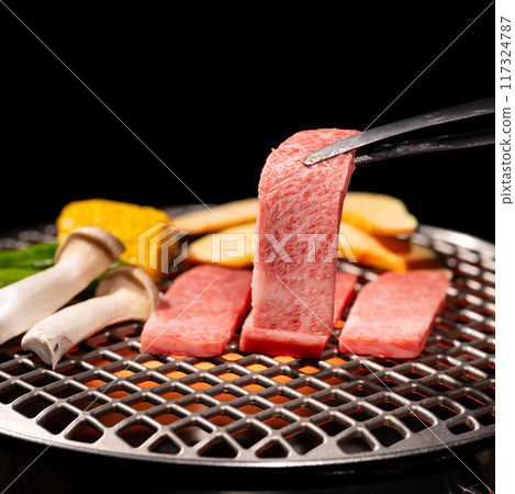 Charcoal grilled yakiniku 117324787