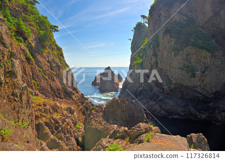 The dynamic scenery of the Tohoku Kitayamazaki coastline can be seen up close at the Minami Observatory in Tanohata Village, Iwate Prefecture (1) 117326814
