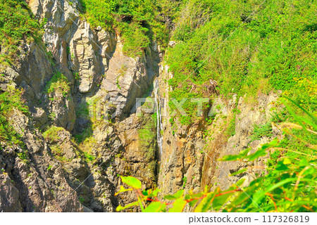 A famous sight at the Minami Observatory in Kitayamazaki, Tohoku, is the nameless waterfall in Tanohata Village, Iwate Prefecture. 117326819