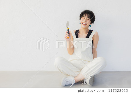 短髮女子做DIY 短髮女子做DIY 117328923