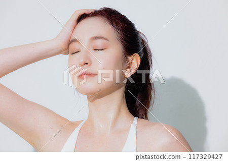 運動裝的女性 117329427