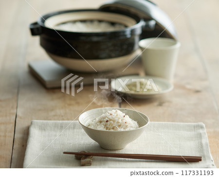 米飯看起來很美味，剛煮好的米飯 117331193