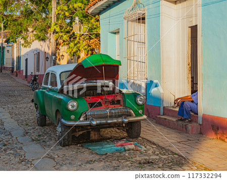 Vintage classic American car get repaired on the street Vintage classic American car get repaired on the street 117332294