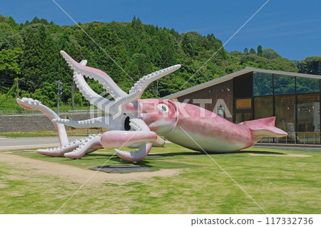 Squid King at Squid Station Mall | Noto Town, Ishikawa Prefecture [June] 117332736