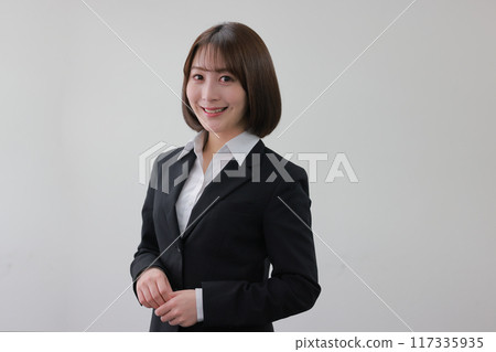 Young business woman portrait_4 117335935