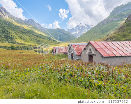 Randonnee crepuscule in the Vallee de Chaviere in Vanoise national park in France 117337952