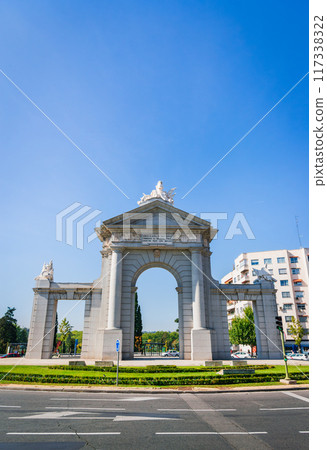 Madrid, San Vincente Gate Madrid, San Vincente Gate 117338322