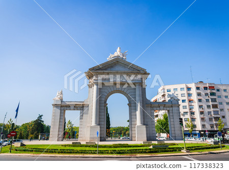 Madrid, San Vincente Gate Madrid, San Vincente Gate 117338323