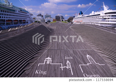 Cruise ship arriving at Yokohama Osanbashi Pier 117338694