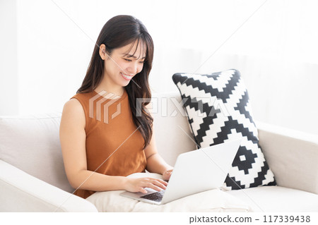 Young woman laptop computer 117339438
