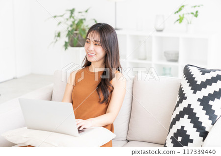 Young woman laptop computer 117339440