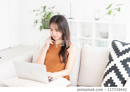 Young woman laptop computer 117339442
