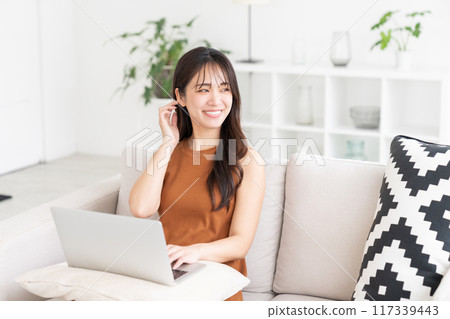 Young woman laptop computer Young woman laptop computer 117339443