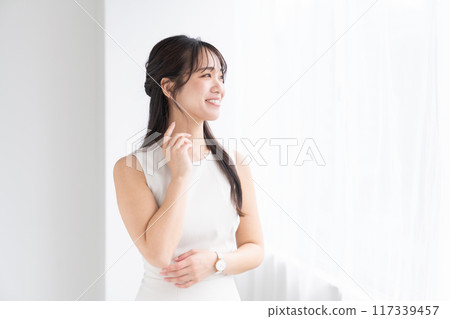 Smiley female business 117339457