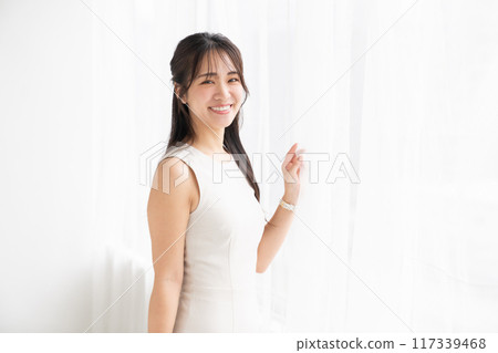 Smiley female business 117339468