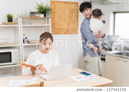 A wife working remotely while her husband looks after the children 117341158
