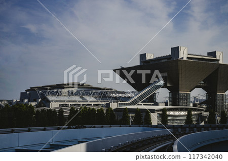 The International Exhibition Center in the evening, seen from the front window of the Yurikamome train The International Exhibition Center in the evening, seen from the front window of the Yurikamome train 117342040