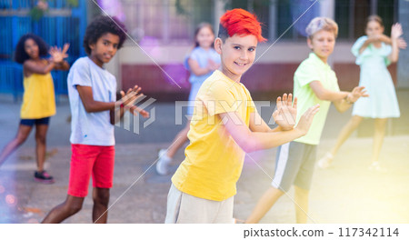 Group of kids performing street dance outdoors 117342114