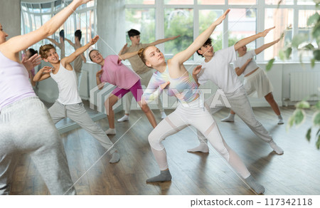 Group lesson in choreographic studio - teenagers learn to dance hip hop and modern dances 117342118