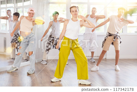 Teen girl with group of teenage friends, learn to dance hip hop 117342178