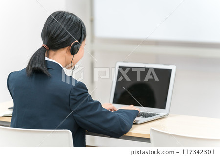 Elementary school, junior high school, and high school children in uniform studying using a computer (ICT education, class, student) 117342301