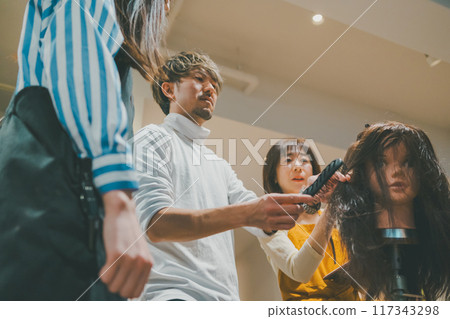 髮廊 練習 理髮師 117343298