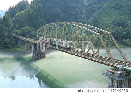 只見線穿越只見川五橋 只見線穿越只見川五橋 117344280