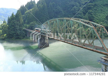 只見線穿越只見川五橋 117344281