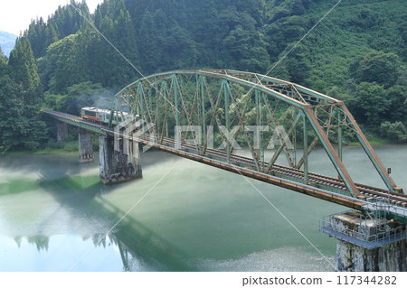 只見線穿越只見川五橋 117344282